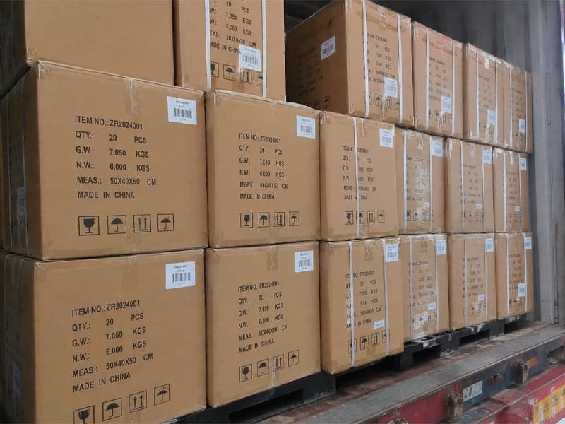 Cartones de exportación de peluches dentro del contenedor — Made in China, codificados para exportación FCL
